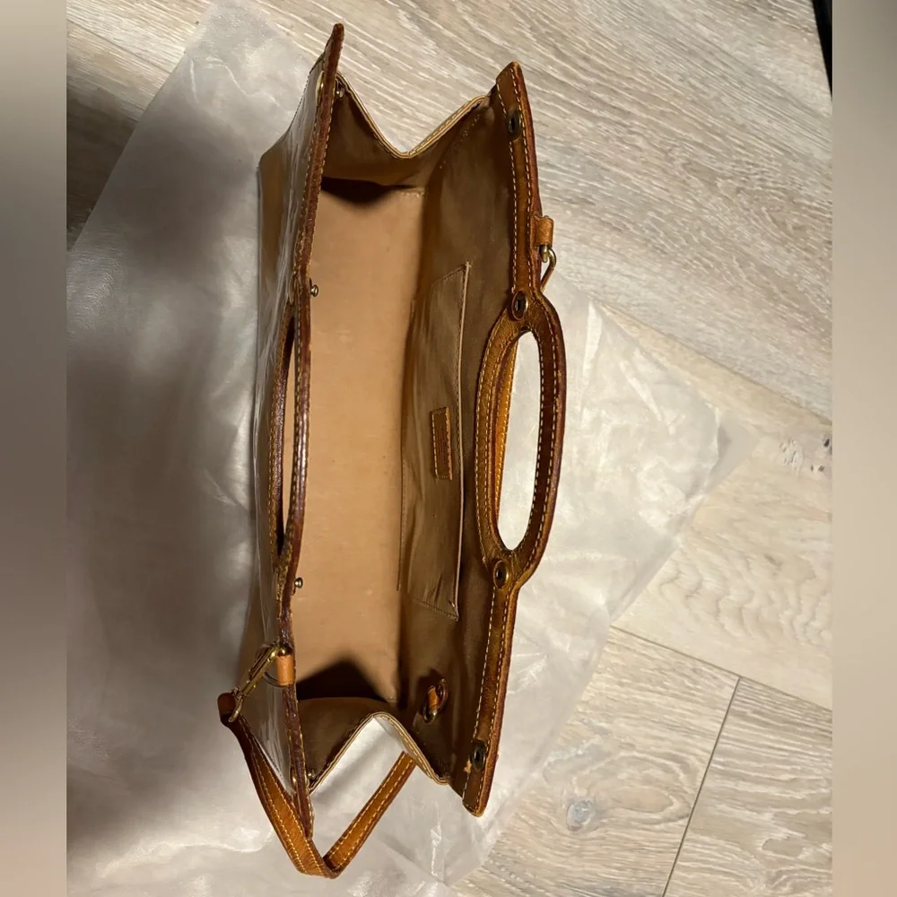 XSOLDX Louis Vuitton Roxbury Beige Vernis Monogram Bag W/ Authentication - Picture 6 of 14